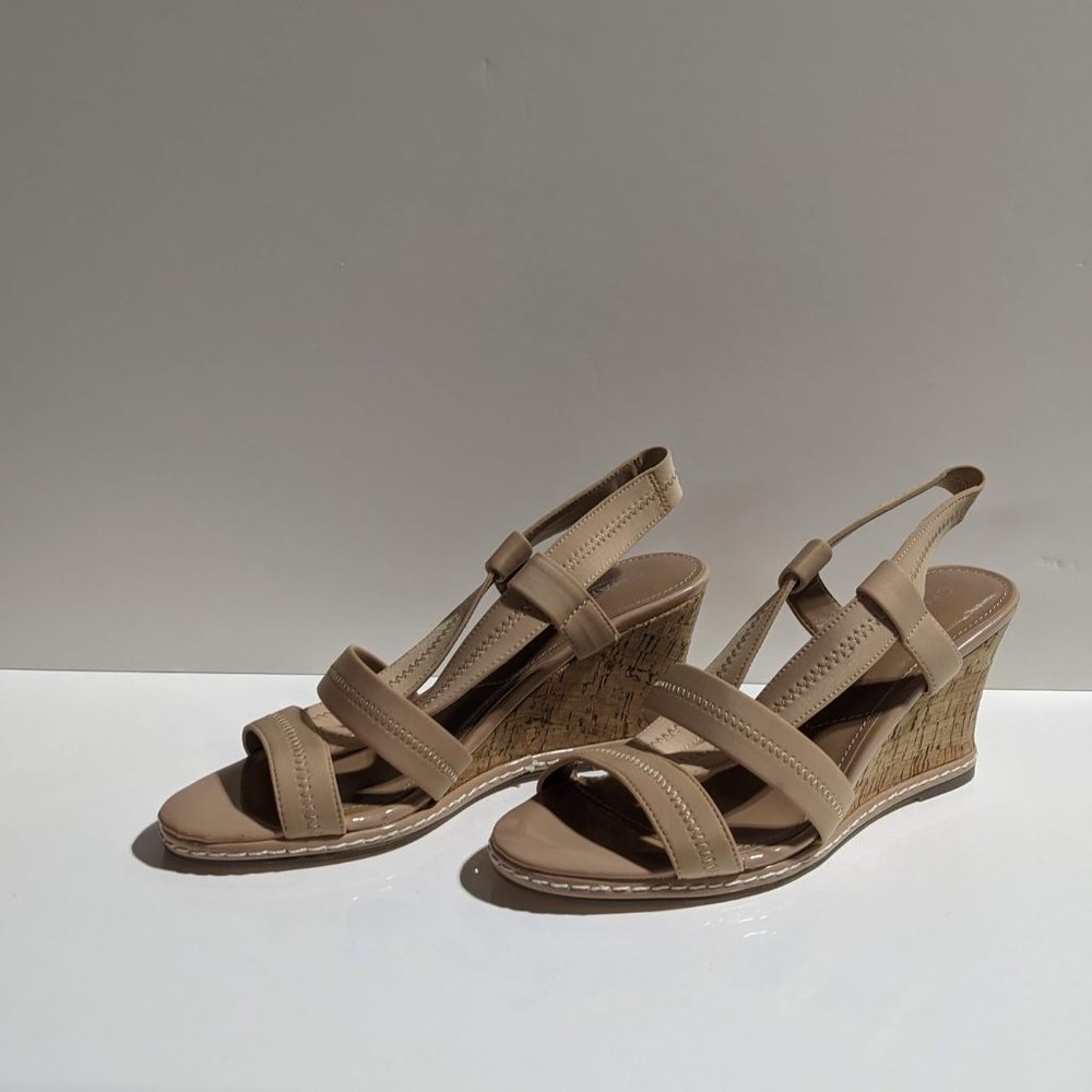 Charles by Charles David Womens Beige Wedge Sandal